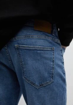 PULL & BEAR Basic With Ripped Detail - Jeans Slim Fit - Blue Denim 12 PULL & BEAR Basic With Ripped Detail - Jeans Slim Fit - Blue Denim -Pull & Bear 5f414e6dcd9c476ea5081f1b483a0805