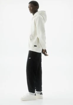 PULL & BEAR Standard Fit - Joggers - Pantaloni Sportivi - Black 10 PULL & BEAR Standard Fit - Joggers - Pantaloni Sportivi - Black -Pull & Bear 619a7eb1bbd74683a6cd7b7e719b000b