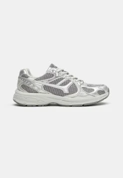PULL & BEAR SNEAKERS - Sneakers Basse - Silver-coloured -Pull & Bear 61ef7d123c114a5aa936b68087de53fa