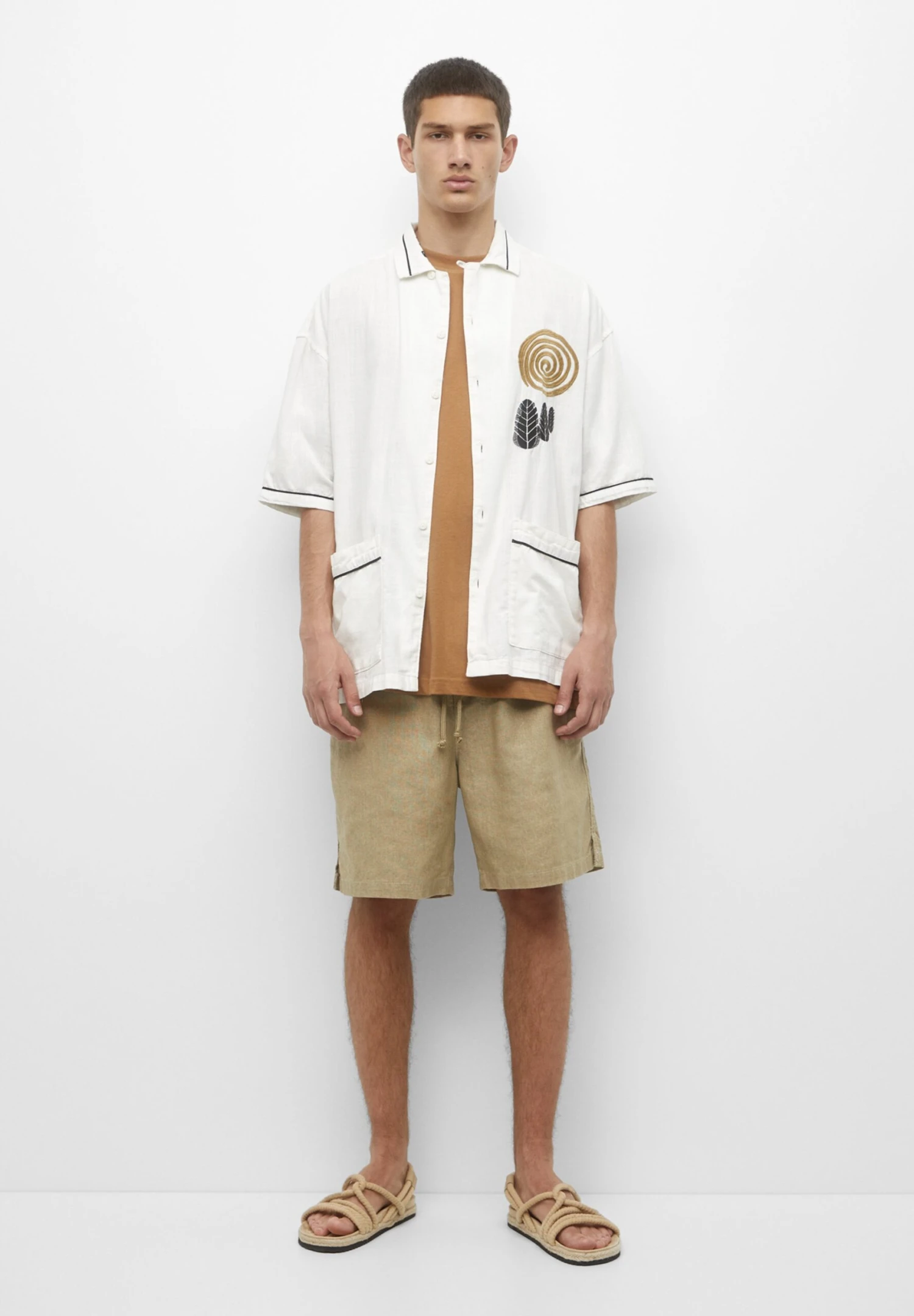 PULL & BEAR Embroidered Short SleeveCamiciaWhite Uomo Camicie PUC82N000-A11 5 PULL & BEAR Embroidered Short SleeveCamiciaWhite Uomo Camicie PUC82N000-A11 - immagine 5