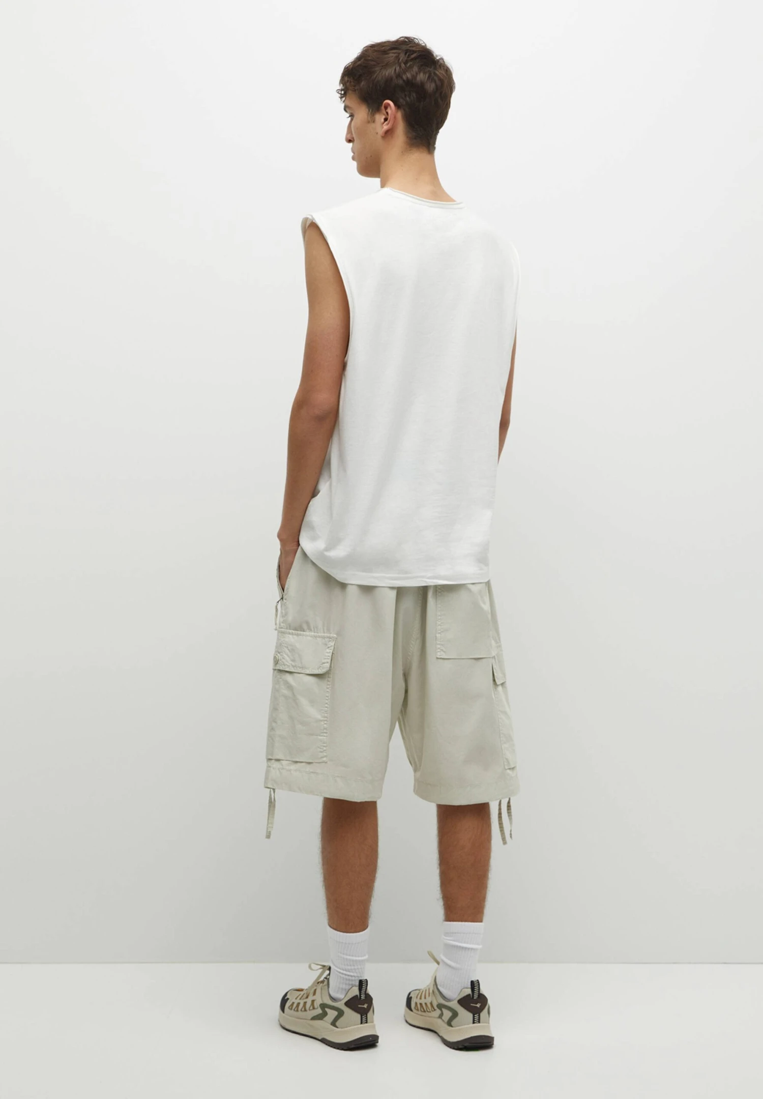 PULL & BEAR Basic Coloured StrappyTopWhite Uomo T-shirt E Polo PUC22O1LI-A11 3 PULL & BEAR Basic Coloured StrappyTopWhite Uomo T-shirt E Polo PUC22O1LI-A11 - immagine 3