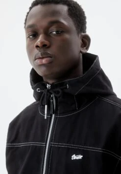 PULL & BEAR Pronounced SeamsGiacca Da Mezza StagioneBlack Uomo Pantaloni Sportivi E Joggers PUC22S0QI-Q11 -Pull & Bear 69eb4d05fbed4e4ca7eb7b0a85701914