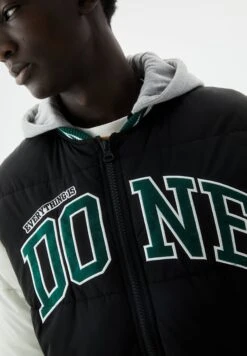 PULL & BEAR Hooded Puffer Bomber - Giacca Invernale - Black -Pull & Bear 6cdd06d5abee4fa29c08e35496619d5a