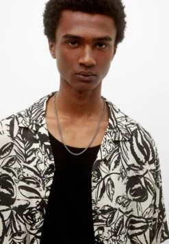 PULL & BEAR Floral Print Short Sleeve - Camicia - Black -Pull & Bear 6f8d605a71b6498aaf01592f5f183989