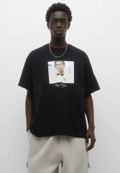 PULL & BEAR Short Sleeve Scarface T-Shirt Con StampaBlack Uomo T-shirt E Polo PUC22O1LJ-Q11 9 PULL & BEAR Short Sleeve Scarface T-Shirt Con StampaBlack Uomo T-shirt E Polo PUC22O1LJ-Q11 -Pull & Bear 70361320cd0b47cd8c9179794a4884a8