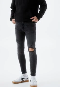 PULL & BEAR Ripped Jeans A SigarettaBlack Uomo Jeans PUC22G0PH-Q12