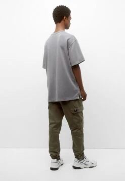 PULL & BEAR Basic JoggersPantaloni CargoKhaki Uomo Pantaloni PUC22E0ET-N11 -Pull & Bear 71242f74d69443e496debdf7b91987e8