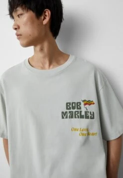 PULL & BEAR Bob Marley European T-Shirt Con StampaGreen Uomo T-shirt E Polo PUC22O1PF-M11 10 PULL & BEAR Bob Marley European T-Shirt Con StampaGreen Uomo T-shirt E Polo PUC22O1PF-M11 -Pull & Bear 72f9939d01da423d83b8710d616765bb