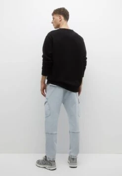 PULL & BEAR Basic Cargo Jeans Tapered FitLight Blue Denim Uomo Jeans PUC22G0ON-K11 -Pull & Bear 742957c44cca421ca47ccf68e6bfb39a