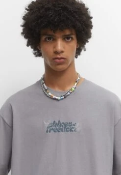 PULL & BEAR With RhinestonesShort SleeveT-Shirt Con StampaLight Grey Uomo T-shirt E Polo PUC22O1PR-C11 -Pull & Bear 748e3901234d4a90a328d72ae1fc008f