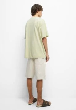 PULL & BEAR Short SleeveWith EmbroideryT-Shirt Con StampaLight Green Uomo T-shirt E Polo PUC22O1ON-M11 -Pull & Bear 786f05986f4f410c9bfe6acdaa00d70c