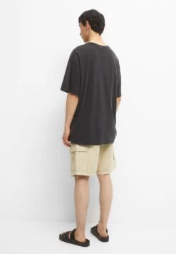 PULL & BEAR With Short Sleeves And Slogan PrintT-Shirt Con StampaDark Grey Uomo T-shirt E Polo PUC22O1NQ-C11 -Pull & Bear 78dd2a5db5414e398bb355877863e099