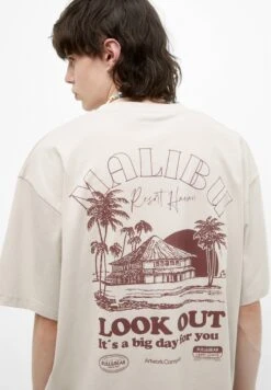 PULL & BEAR Short SleeveWith GraphicT-Shirt Con StampaSand Uomo T-shirt E Polo PUC22O1MJ-B11 11 PULL & BEAR Short SleeveWith GraphicT-Shirt Con StampaSand Uomo T-shirt E Polo PUC22O1MJ-B11 -Pull & Bear 7a9d2656c403483b980e6c72b25c8ec6