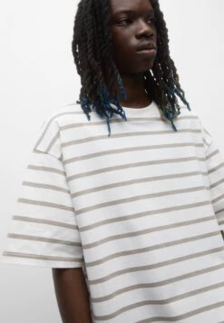 PULL & BEAR Garment-Dyed StripedT-Shirt Con StampaSand Uomo T-shirt E Polo PUC22O1KN-B11 -Pull & Bear 7b5288fa9a434faaada3a17747aee873
