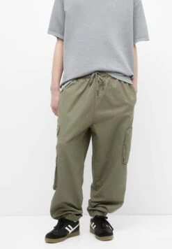 PULL & BEAR Joggers In Technical FabricPantaloni CargoKhaki Uomo Pantaloni PUC22E0EP-N11