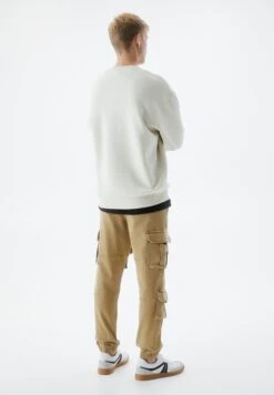 PULL & BEAR With Multiple Pockets - Pantaloni Sportivi - Ochre -Pull & Bear 7c714579d82c4dd1aa60bffcc13a9db3