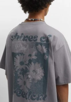 PULL & BEAR With RhinestonesShort SleeveT-Shirt Con StampaLight Grey Uomo T-shirt E Polo PUC22O1PR-C11 -Pull & Bear 7c83d60cfce540acb9840dac3727d1bd