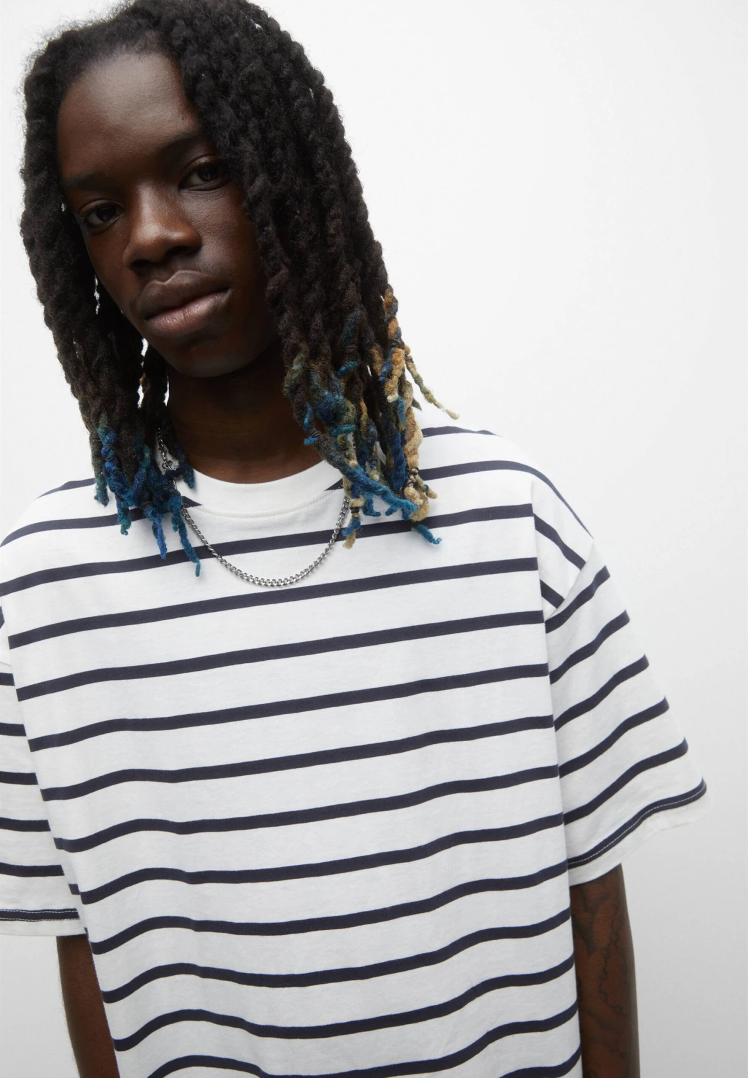 PULL & BEAR Garment-Dyed StripedT-Shirt Con StampaDark Blue Uomo T-shirt E Polo PUC22O1KN-K12 4 PULL & BEAR Garment-Dyed StripedT-Shirt Con StampaDark Blue Uomo T-shirt E Polo PUC22O1KN-K12 - immagine 4