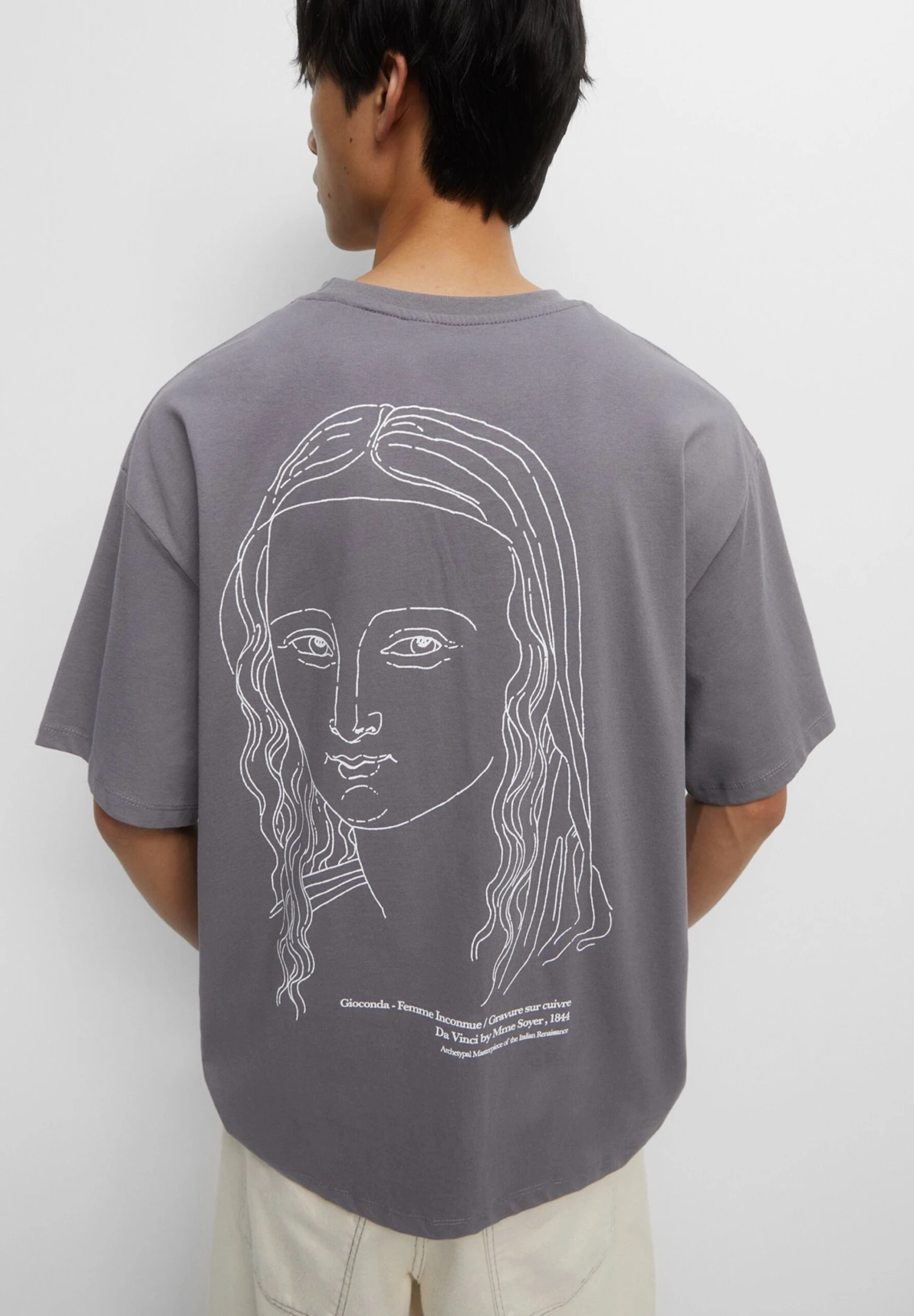 PULL & BEAR Leonardo Da Vinci Line Design T-Shirt Con StampaGrey Uomo T-shirt E Polo PUC22O1PM-C11 1 PULL & BEAR Leonardo Da Vinci Line Design T-Shirt Con StampaGrey Uomo T-shirt E Polo PUC22O1PM-C11