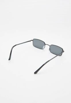 PULL & BEAR Occhiali Da SoleBlack Uomo Occhiali Da Sole PUC52K019-Q11 -Pull & Bear 7f6482a021be408aa4702323e275b85d