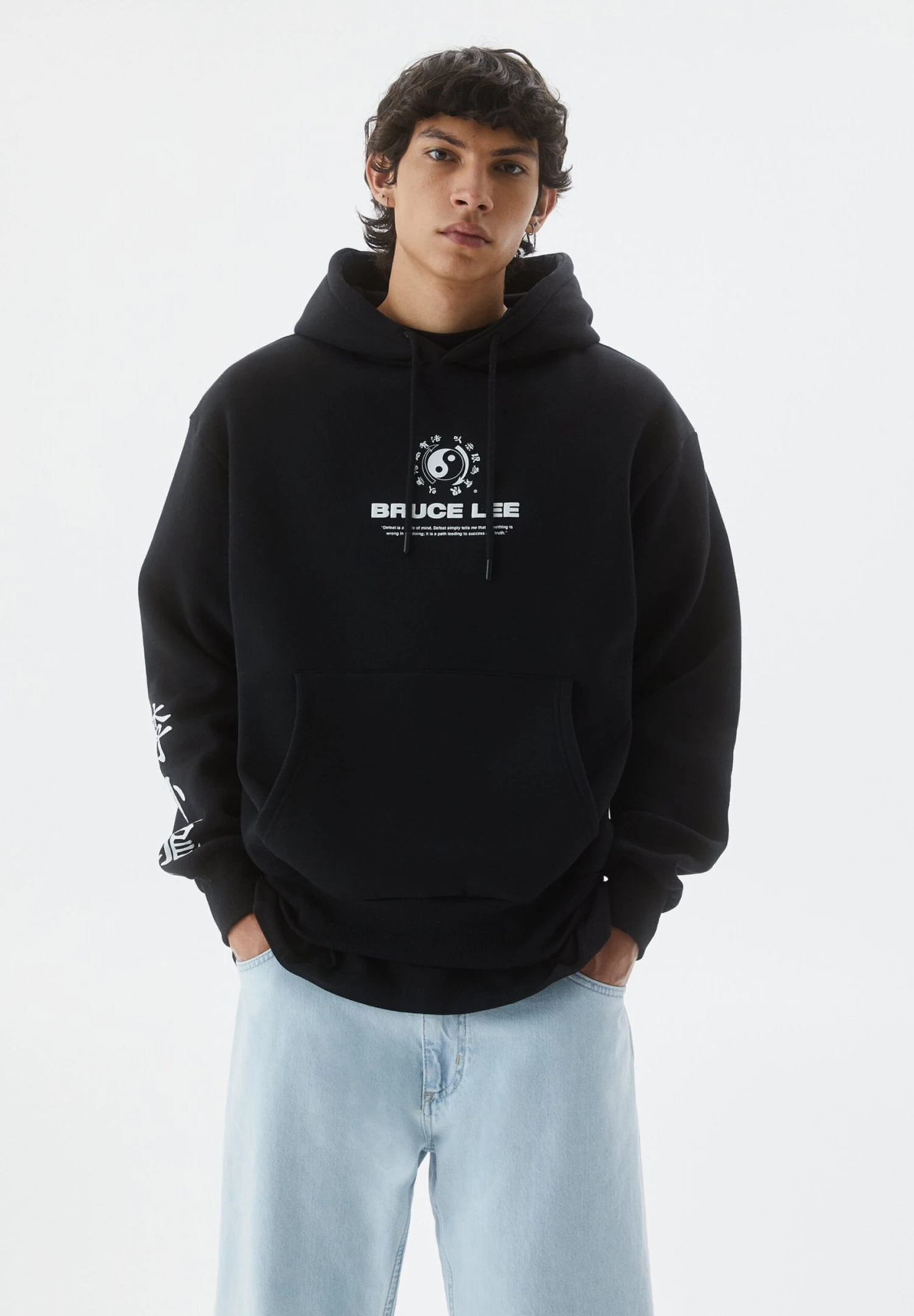 PULL & BEAR Bruce Lee Felpa Con CappuccioBlack Uomo Maglieria E Felpe PUC22S0RA-Q11 3 PULL & BEAR Bruce Lee Felpa Con CappuccioBlack Uomo Maglieria E Felpe PUC22S0RA-Q11 - immagine 3