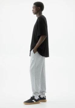PULL & BEAR Standard FitJoggersPantaloni SportiviDark Grey Uomo Pantaloni PUC22E0F5-C11 -Pull & Bear 7f94e996cf92446f8866e512193ccc87