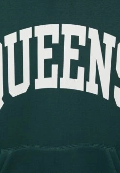 PULL & BEAR Queens Felpa Con CappuccioDark Green Uomo Maglieria E Felpe PUC22S0QX-M11 13 PULL & BEAR Queens Felpa Con CappuccioDark Green Uomo Maglieria E Felpe PUC22S0QX-M11 -Pull & Bear 7fe17c45284a4360b20fa33d830e638a