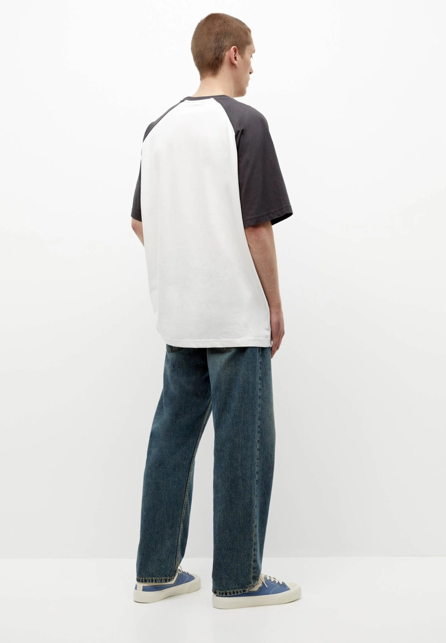 PULL & BEAR With Short Raglan SleevesT-Shirt Con StampaDark Grey Uomo T-shirt E Polo PUC22O1NL-C11 3 PULL & BEAR With Short Raglan SleevesT-Shirt Con StampaDark Grey Uomo T-shirt E Polo PUC22O1NL-C11 - immagine 3