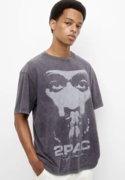 PULL & BEAR Tupac GraphicT-Shirt Con StampaLight Grey Uomo T-shirt E Polo PUC22O1OW-C11 -Pull & Bear 80a55dafe5c04c2a8182eb26f1bdc552