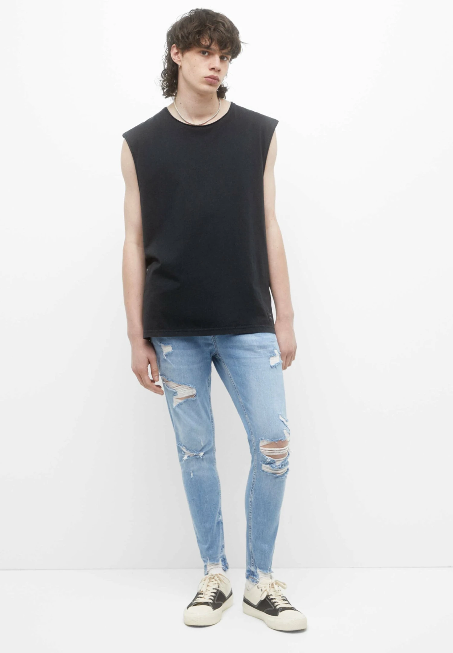 PULL & BEAR Ripped Carrot FitJeans Slim FitLight Blue Denim Uomo Jeans PUC22G0PA-K11 2 PULL & BEAR Ripped Carrot FitJeans Slim FitLight Blue Denim Uomo Jeans PUC22G0PA-K11 - immagine 2