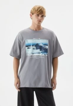 PULL & BEAR Hokusai ShichirigahamaT-Shirt Con StampaGrey Uomo T-shirt E Polo PUC22O1QG-C11