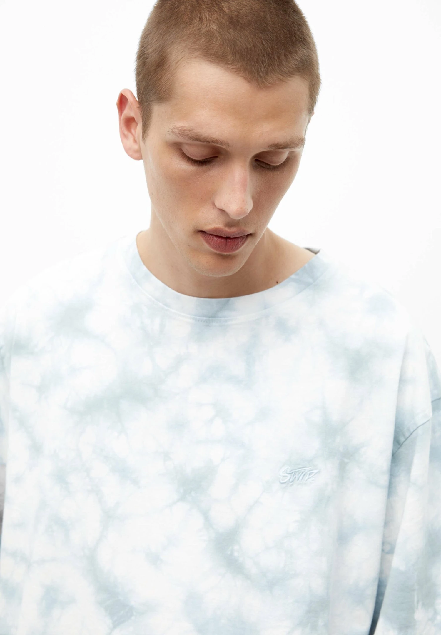 PULL & BEAR Tie-DyeT-Shirt Con StampaLight Blue Uomo T-shirt E Polo PUC22O1NB-K12 4 PULL & BEAR Tie-DyeT-Shirt Con StampaLight Blue Uomo T-shirt E Polo PUC22O1NB-K12 - immagine 4