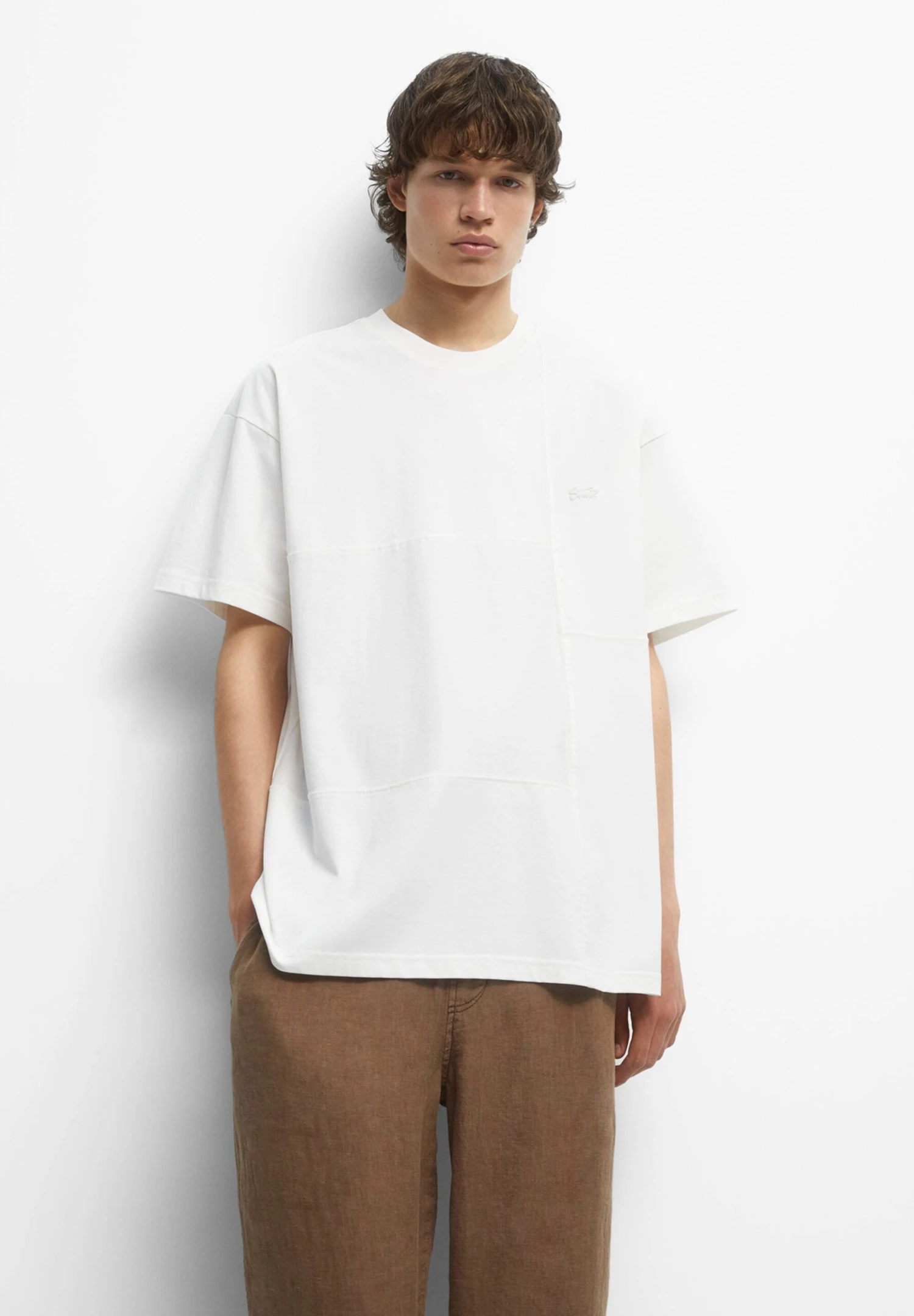 PULL & BEAR Stwd Short Sleeve Cut-Out T-Shirt BasicWhite Uomo T-shirt E Polo PUC22O1OB-A11 1 PULL & BEAR Stwd Short Sleeve Cut-Out T-Shirt BasicWhite Uomo T-shirt E Polo PUC22O1OB-A11