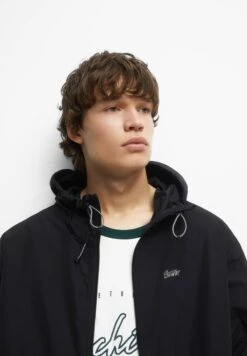 PULL & BEAR BlockImpermeabileBlack Uomo Giacche PUC22T0SI-Q11 -Pull & Bear 867bb8819ad04f108563623fa068f1dd