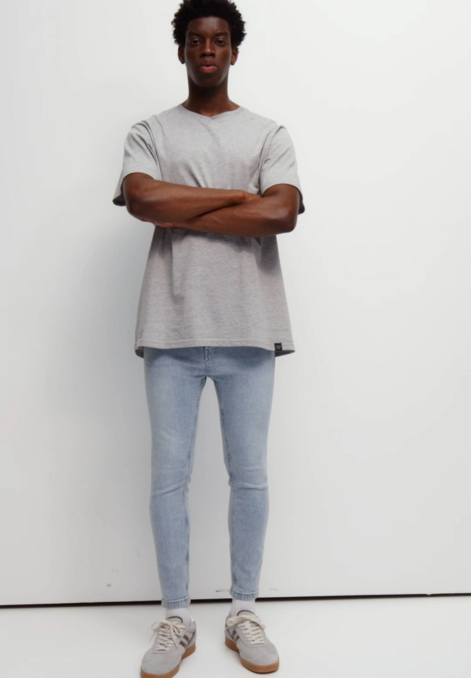 PULL & BEAR Basic Carrot FitJeans Slim FitLight Blue Denim Uomo Jeans PUC22G0OU-K11 6 PULL & BEAR Basic Carrot FitJeans Slim FitLight Blue Denim Uomo Jeans PUC22G0OU-K11 - immagine 6