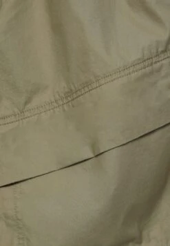 PULL & BEAR Parachute Bermuda ShortsKhaki Uomo Bermuda PUC22F0D1-N11 -Pull & Bear 87da45c579204e28b30ac02d88a7bb7e