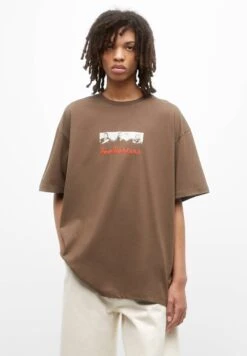 PULL & BEAR Foo Fighters T-Shirt Con StampaBrown Uomo T-shirt E Polo PUC22O1N6-O11