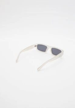 PULL & BEAR RectangularOcchiali Da SoleWhite Uomo Occhiali Da Sole PUC52K01C-A11 7 PULL & BEAR RectangularOcchiali Da SoleWhite Uomo Occhiali Da Sole PUC52K01C-A11 -Pull & Bear 8dd608e68e9940f8b18cd753f1ed0862