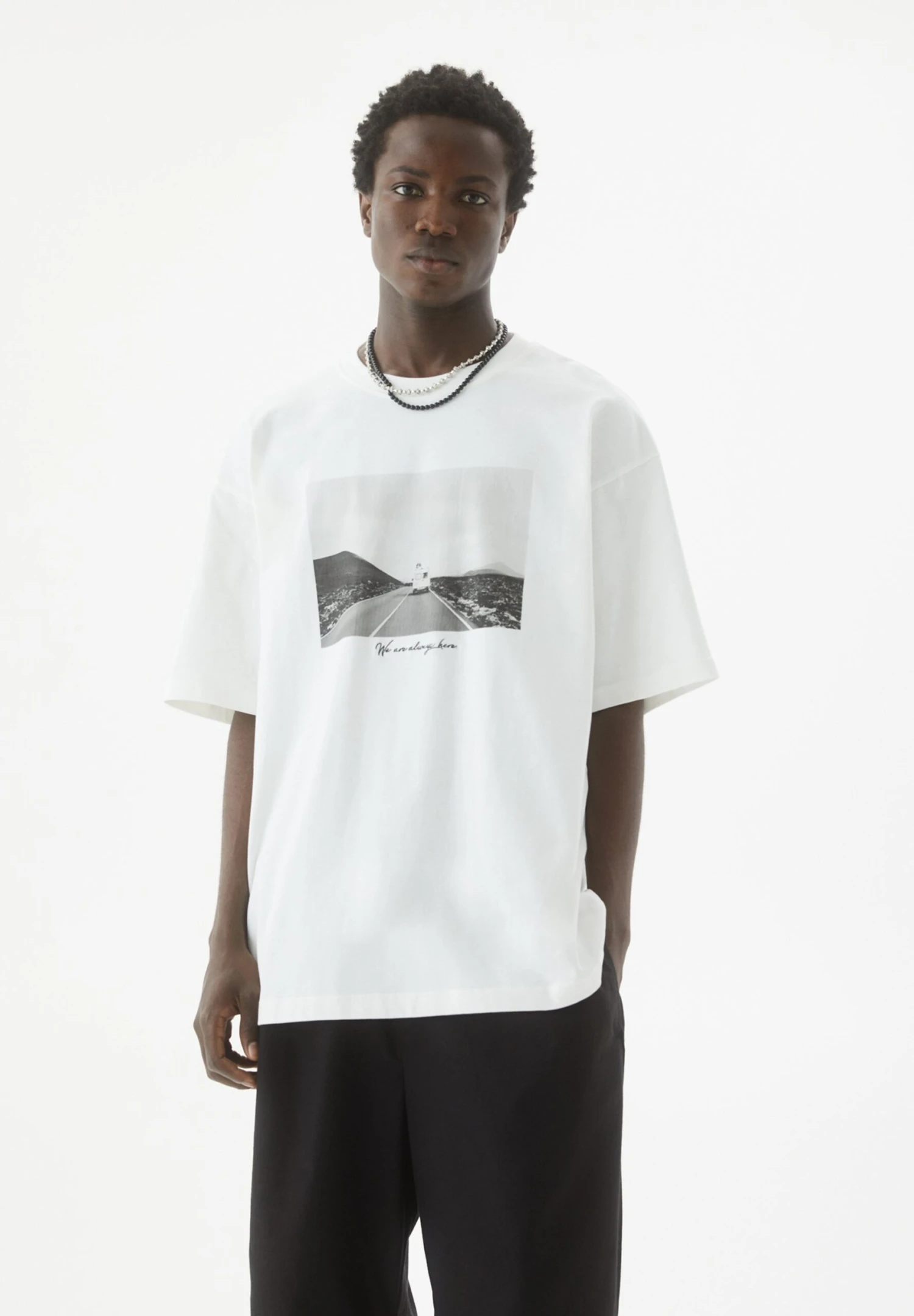 PULL & BEAR Slogan PhotographT-Shirt Con StampaWhite Uomo T-shirt E Polo PUC22O1QI-A11 1 PULL & BEAR Slogan PhotographT-Shirt Con StampaWhite Uomo T-shirt E Polo PUC22O1QI-A11