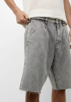 PULL & BEAR Wide-Leg With DartsBermuda Shorts Di JeansDark Grey Uomo Bermuda PUC22F0DE-C11 -Pull & Bear 8e7855d6236c491a89aedb392691739a