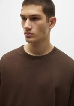 PULL & BEAR Heavy WeightT-Shirt BasicMottled Brown Uomo T-shirt E Polo PUC22O1BR-O11 -Pull & Bear 8f34bc09fec748f794856e35505f0acb
