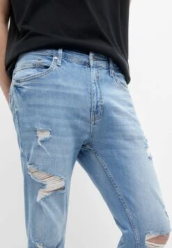 PULL & BEAR Ripped Carrot FitJeans Slim FitLight Blue Denim Uomo Jeans PUC22G0PA-K11 10 PULL & BEAR Ripped Carrot FitJeans Slim FitLight Blue Denim Uomo Jeans PUC22G0PA-K11 -Pull & Bear 8f693d8c1e634e9dbe94b52a918a172a