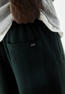 PULL & BEAR Standard Fit - Joggers - Pantaloni Sportivi - Dark Green -Pull & Bear 8f6b4aec24f647ffb7e1ad8cff6afc34