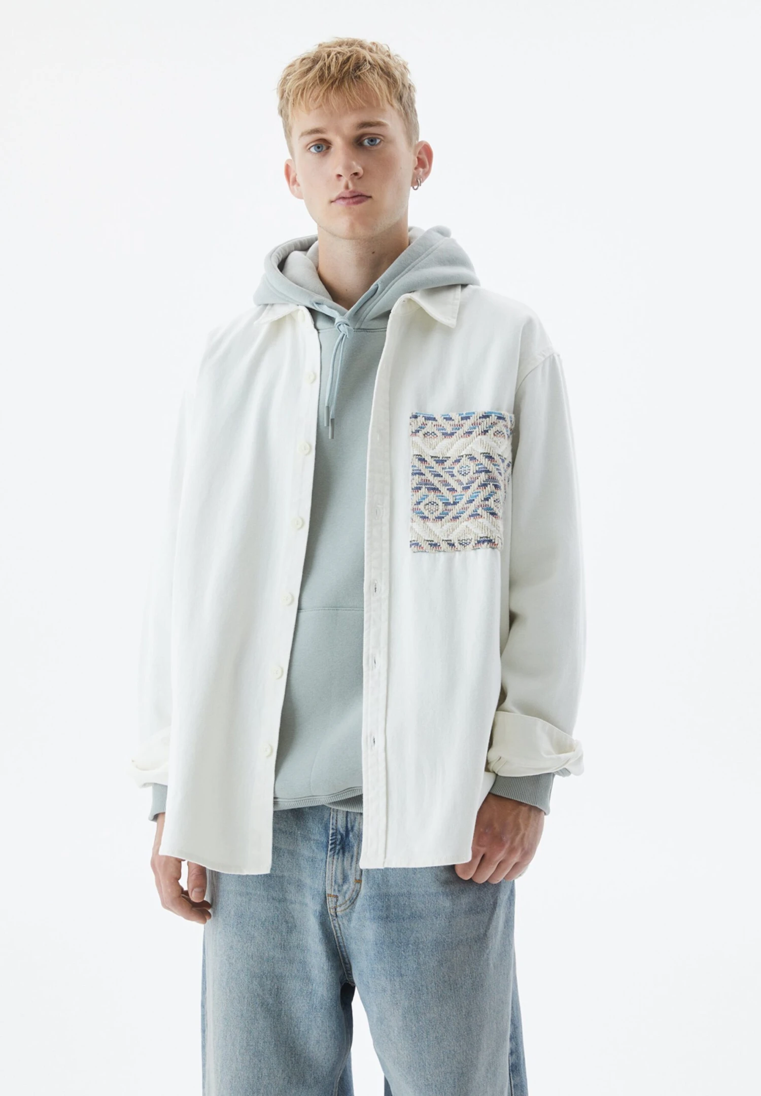 PULL & BEAR Long Sleeve With PocketCamiciaWhite Uomo Camicie PUC22D0KK-A11 1 PULL & BEAR Long Sleeve With PocketCamiciaWhite Uomo Camicie PUC22D0KK-A11