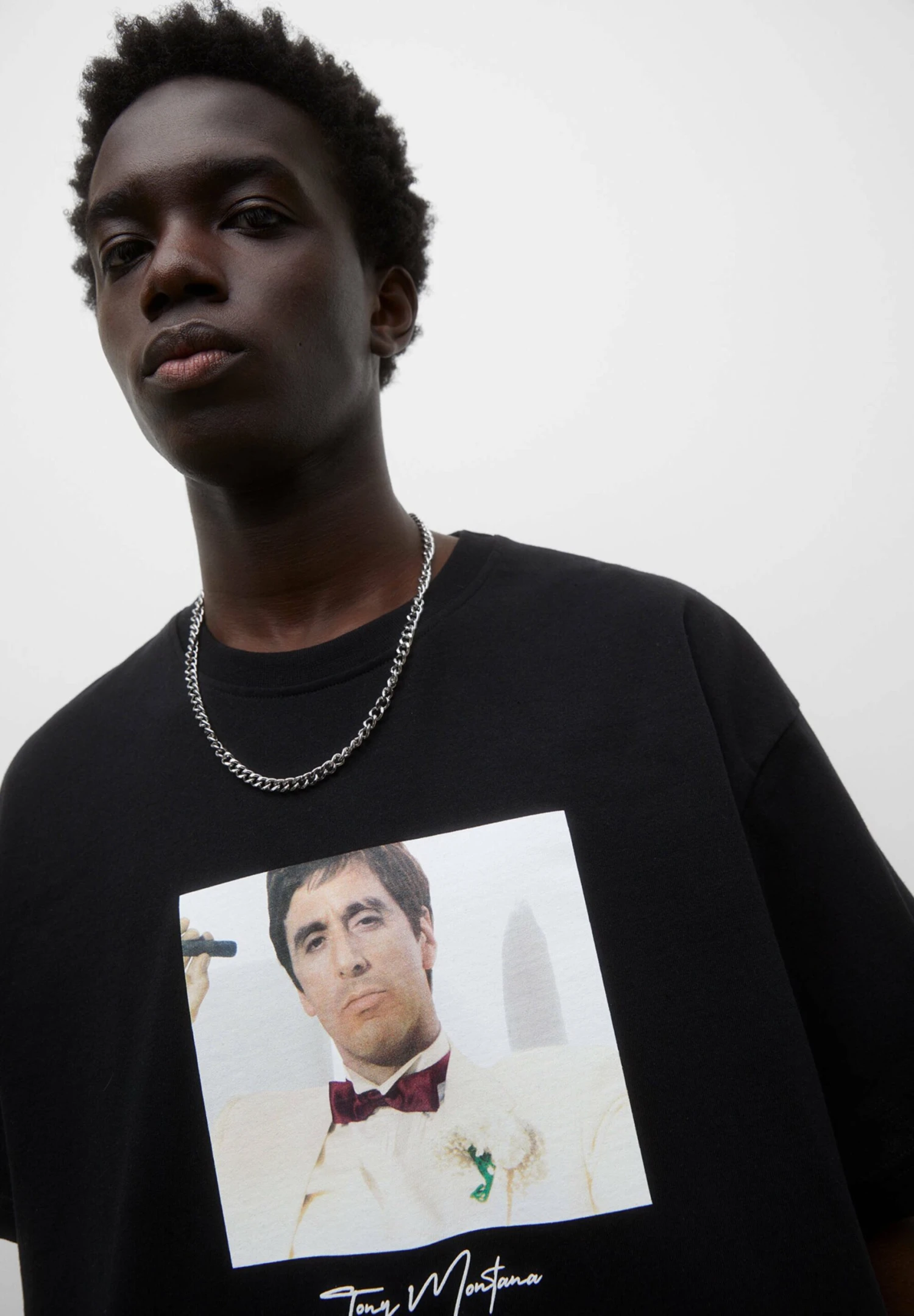 PULL & BEAR Short Sleeve Scarface T-Shirt Con StampaBlack Uomo T-shirt E Polo PUC22O1LJ-Q11 4 PULL & BEAR Short Sleeve Scarface T-Shirt Con StampaBlack Uomo T-shirt E Polo PUC22O1LJ-Q11 - immagine 4