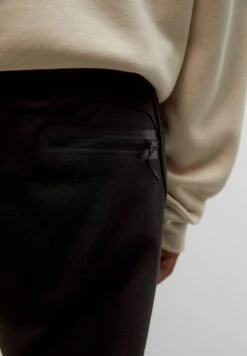 PULL & BEAR Stwd Joggers With ZipsPantaloni SportiviBlack Uomo Pantaloni PUC22E0ES-Q11 -Pull & Bear 94e3104e301342379495270679239704