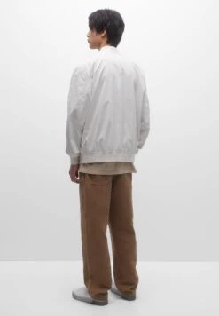 PULL & BEAR LightweightGiubbotto BomberWhite Uomo Giacche PUC22T0RT-A11 -Pull & Bear 9529d94133594fe1829d819eb7ec751b