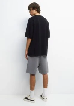 PULL & BEAR Bermuda JoggingShortsGrey Uomo Bermuda PUC22F0D3-C11 -Pull & Bear 98a25fe7ba404853a9e9af4368897e82