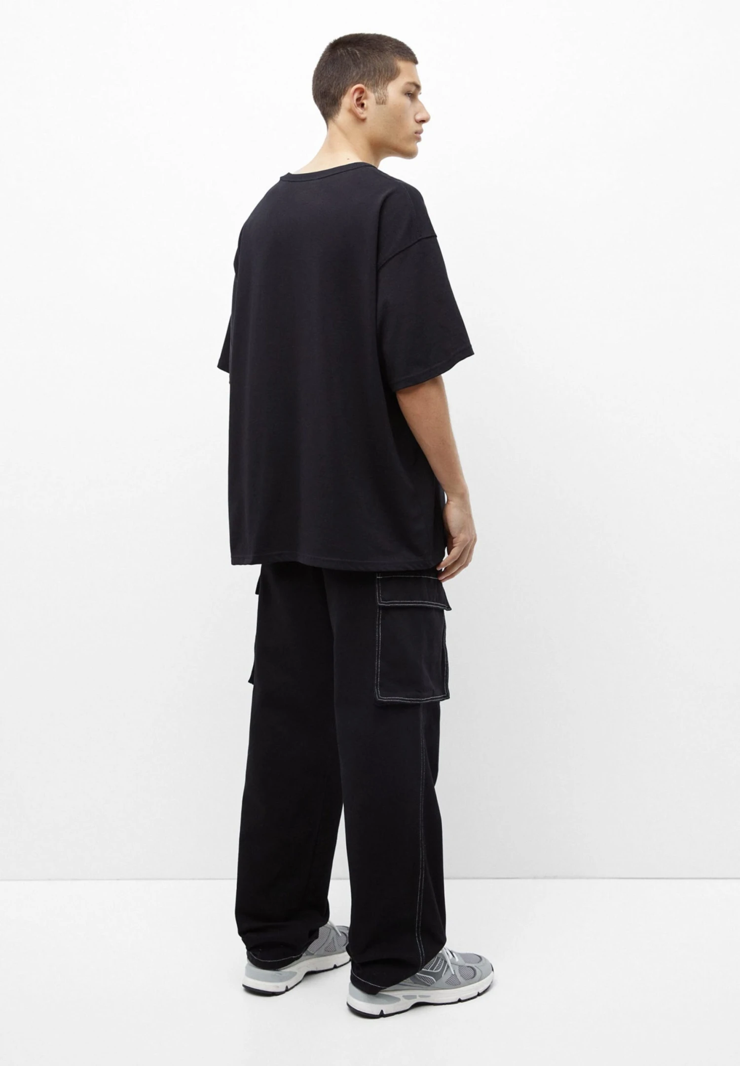 PULL & BEAR With Contrast Stitching- Pantaloni Cargo - Mottled Black 3 PULL & BEAR With Contrast Stitching- Pantaloni Cargo - Mottled Black - immagine 3