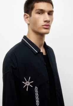 PULL & BEAR Embroidered Short SleeveCamiciaBlack Uomo Camicie PUC82N000-Q11 -Pull & Bear 9acd73f64e2b426dba2ba6b75dbe4f14